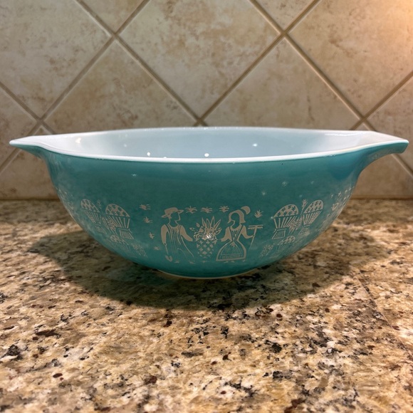 Pyrex Amish Turquoise BUTTERPRINT 444 Cinderella Mixing Bowl 4 Qt. - Picture 1 of 7